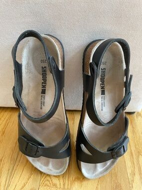 Black Women's Buckle Strap Sandals